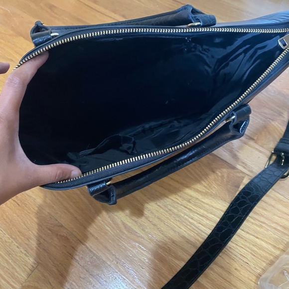 Black leather bag with top handle and removable crossbody strap/black with gold - Picture 5 of 7